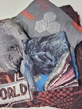 Jurassic World Sheet Set And Comforter.